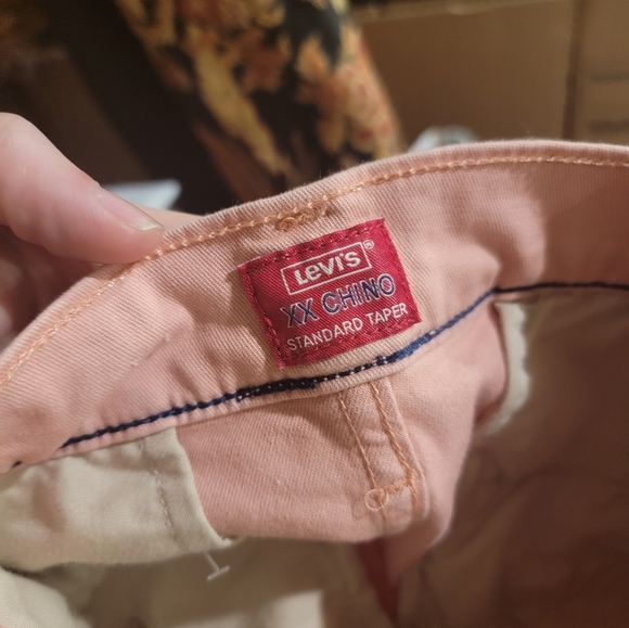 33x32 pink Levi's Standard Taper XX Chino - Picture 3 of 7